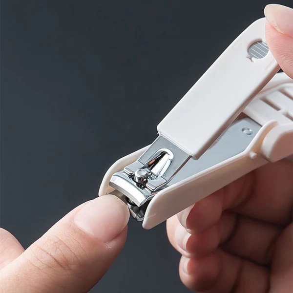 Nail Cutter with Magnifying Glass
