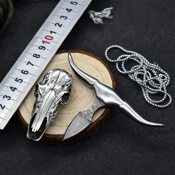 2025 Best Selling Bull Strike Concealed Blade With Self-Defense Mechanism Necklace