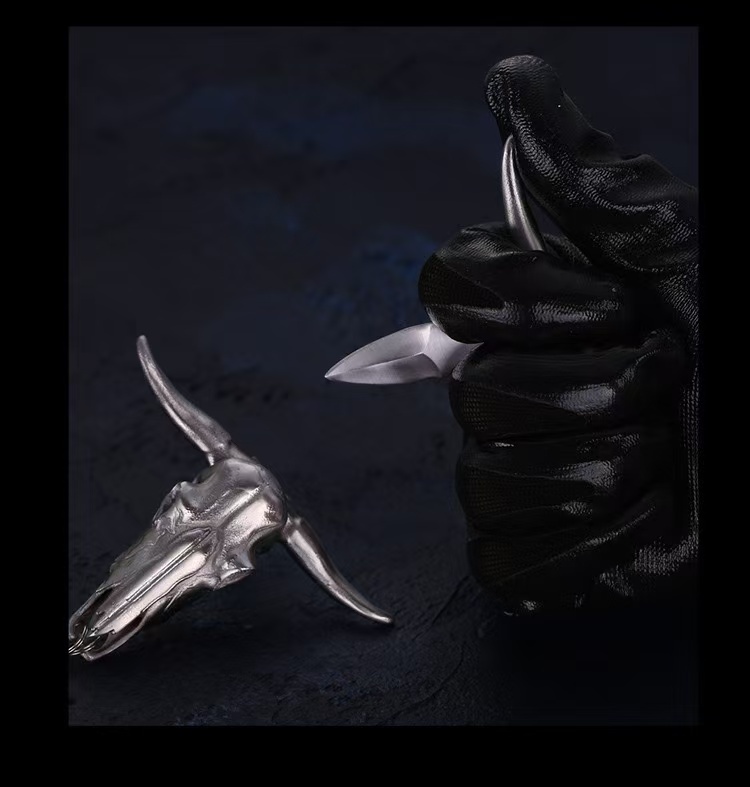  🔥Bull Head Pendant Necklace🔥Self-Defense Knife Necklace 📦🔪 Unpacking Tool 