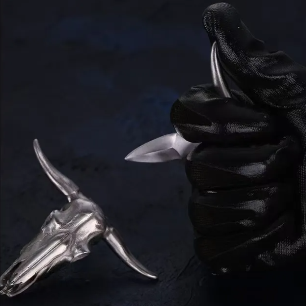 🔥2025 Best Selling Bull Strike Concealed Blade With Self-Defense Mechanism Necklace