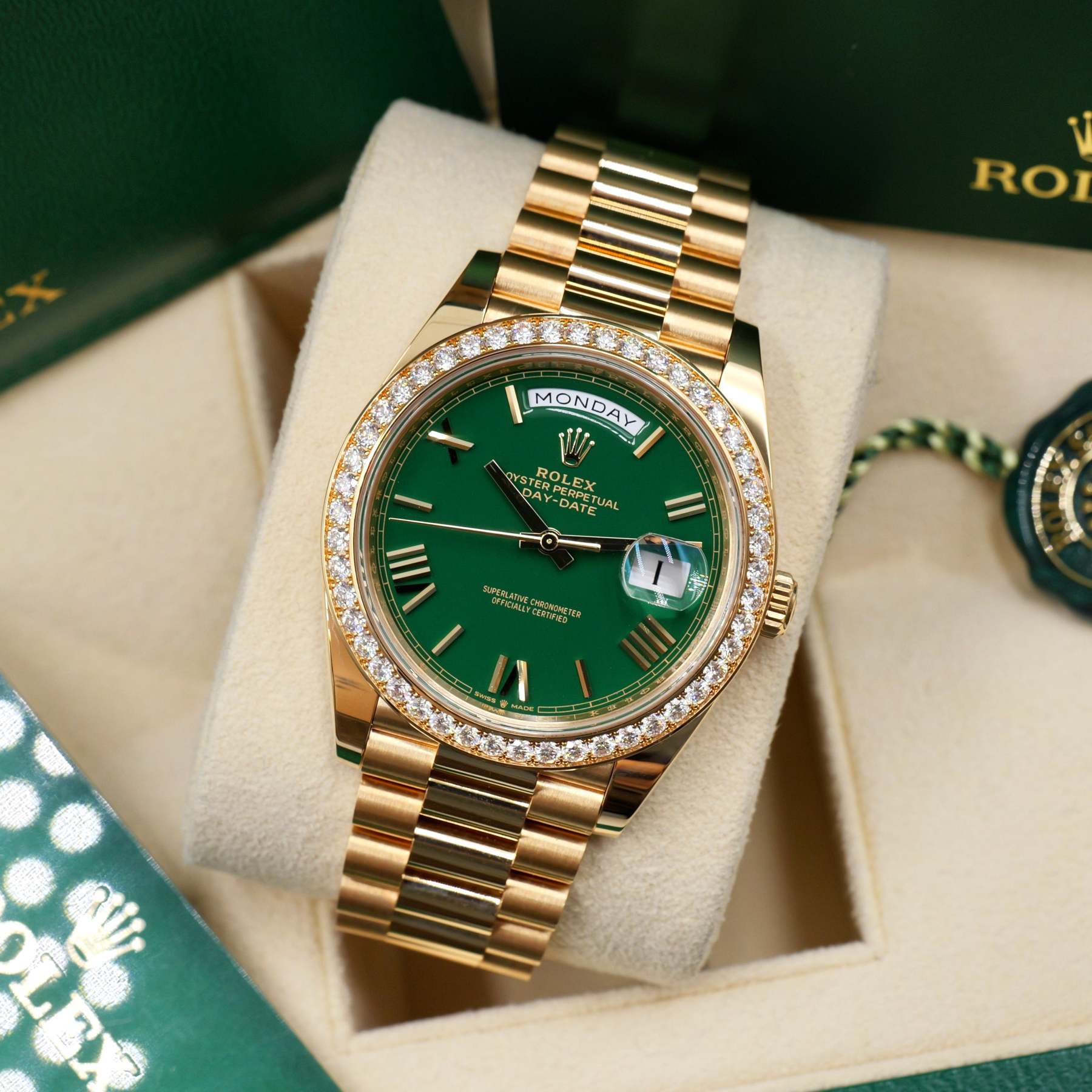 Rolex Day-Date 40 RBR zöld számlappal 228348RBR — Teljes szett (2023)