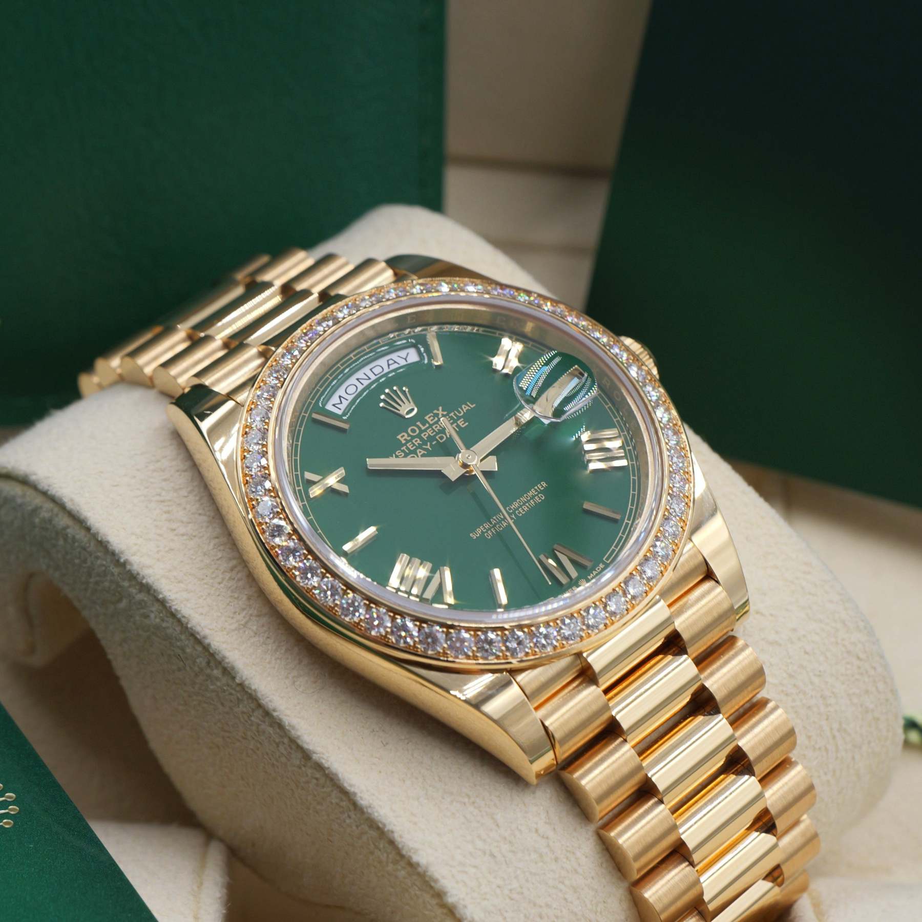Rolex Day-Date 40 RBR zöld számlappal 228348RBR — Teljes szett (2023)