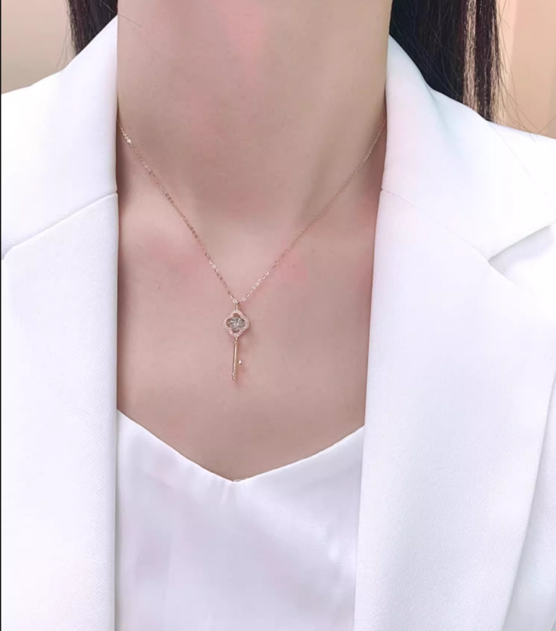 SHWA Ékszer Rose Gold Clover Key gyémánt nyaklánc