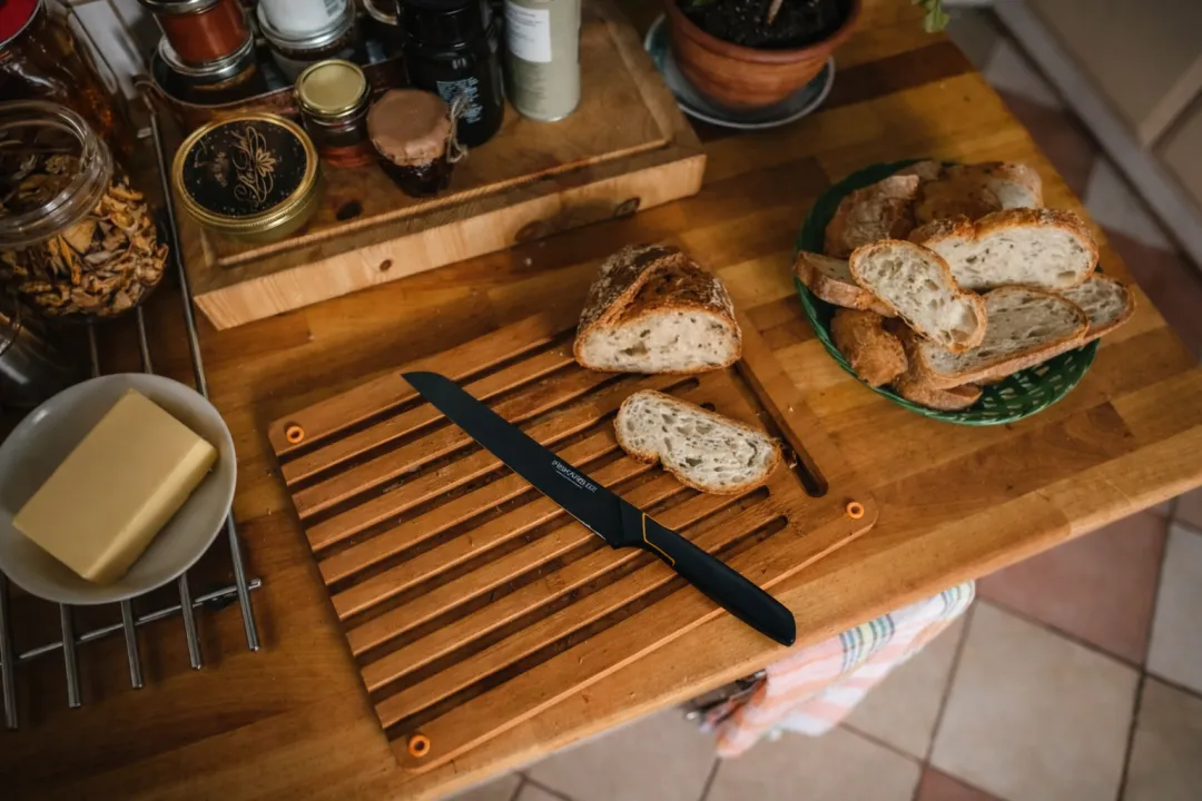 👩‍🍳 FISKARS® Limitált kiadás: EDGE 5 részes konyhai késkészlet – éles kések + tartó + késélező