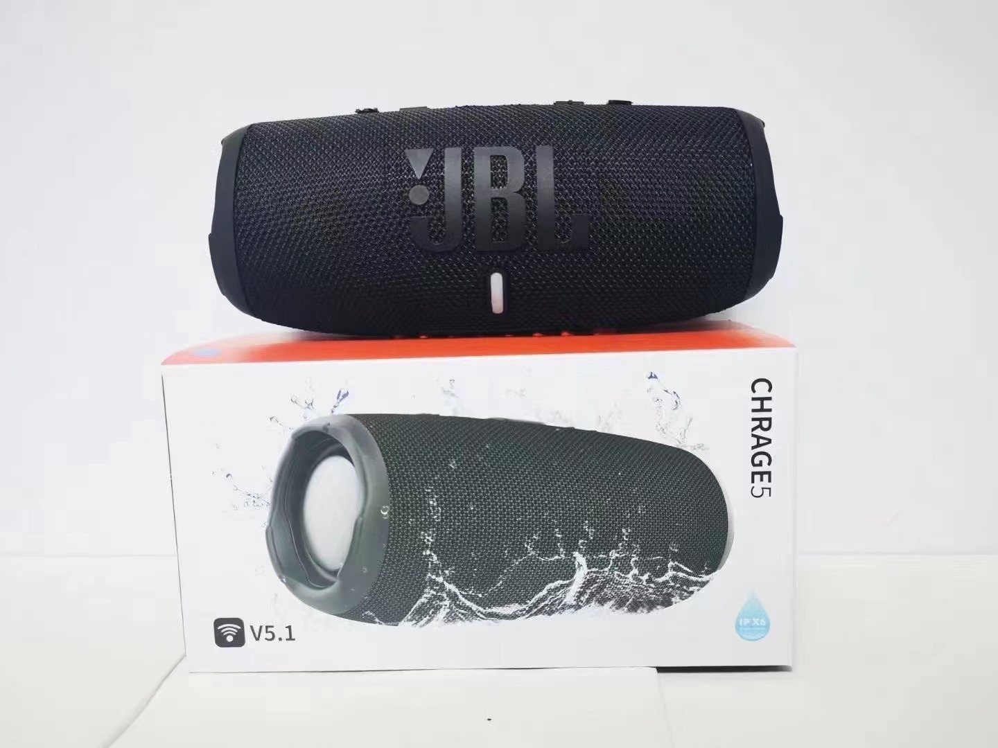 JBL Charge 5 Hordozható Vízálló Vezeték nélküli Bluetooth Hangszóró Csomag a divvi!-vel