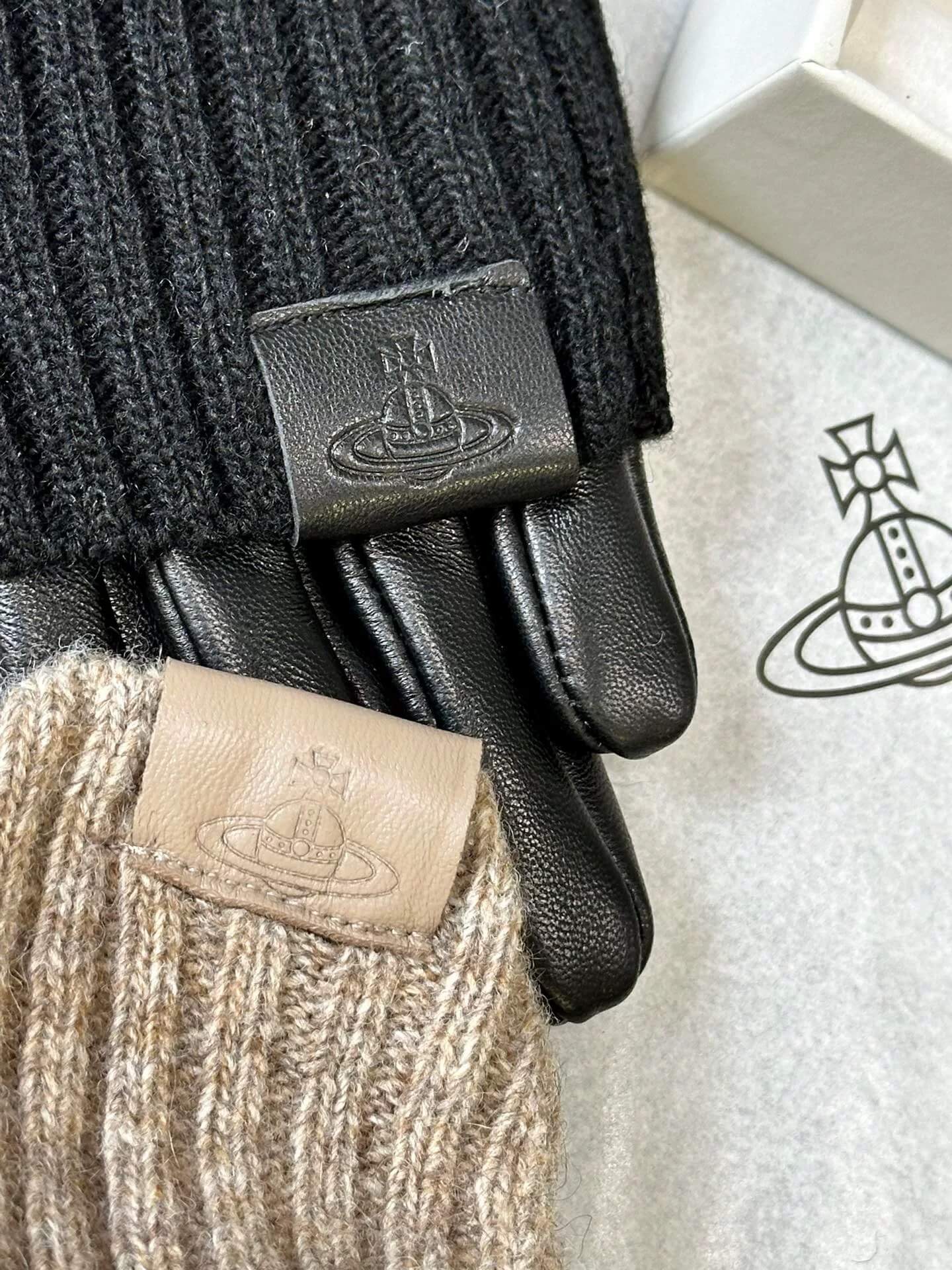 Saturn Mitten