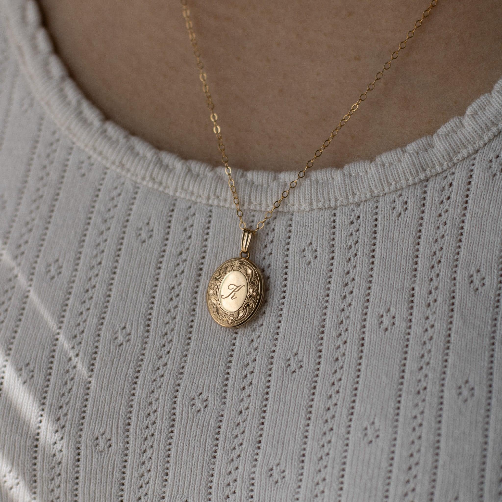 Personalized Initial Photo Locket Necklace Custom Engraved Letter Oval Picture Locket Vintage Keepsake Memorial Jewelry Gift for Women - soufeeluk