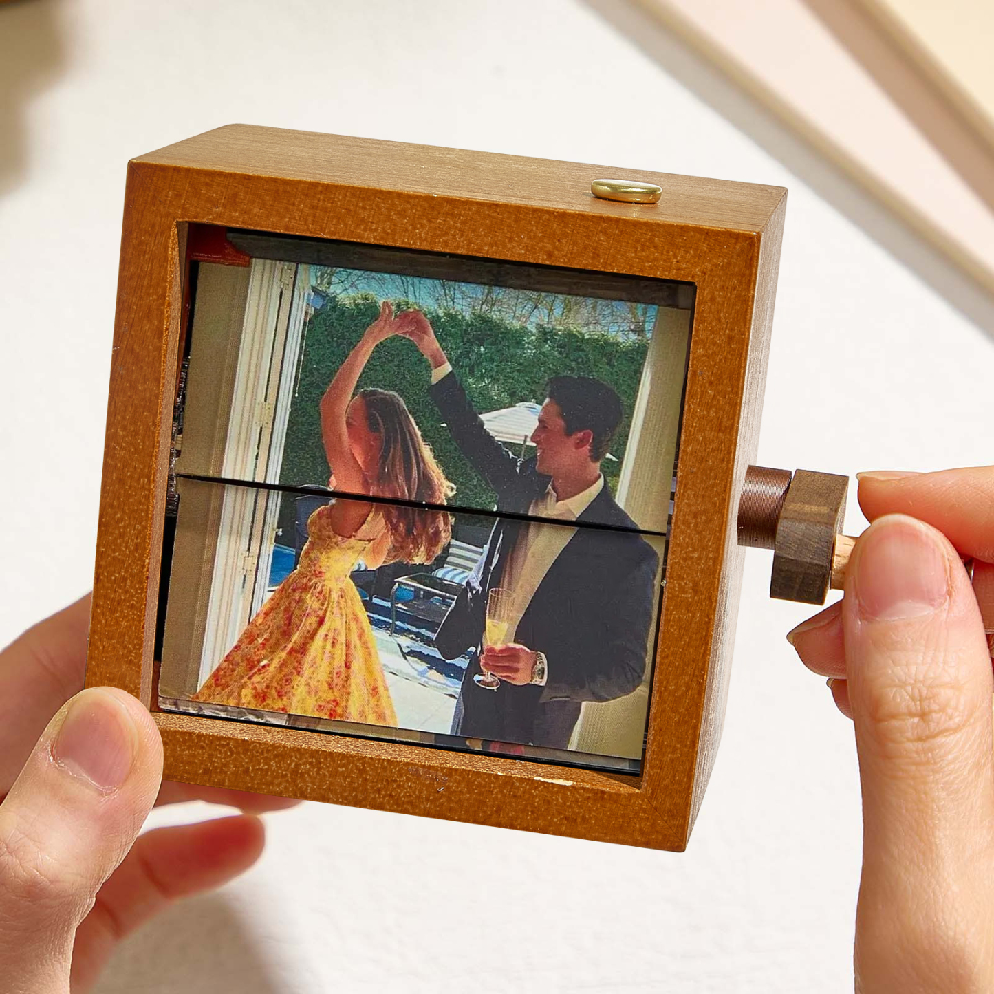 Benutzerdefinierter Foto-Flipbook-Rahmen, Animationsmaschine, mechanisches Fotoalbum mit Handkurbel und leichtem Baby-Foto-Würfelrahmen aus schwarzem Walnussholz, kreatives Geschenk Benutzerdefiniertes Flipbook mit handgekurbelter Filmmaschine