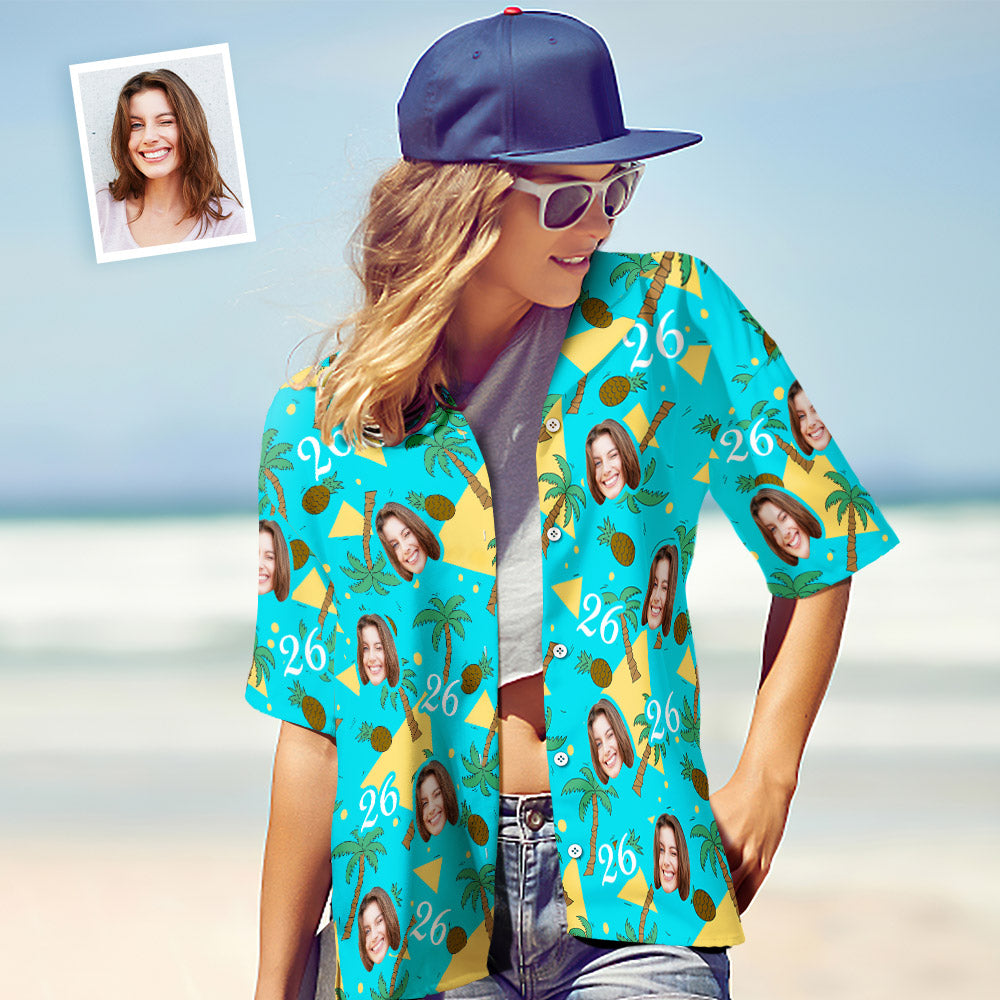 Personalisiertes mehrfarbiges Hawaiihemd mit Gesicht und Zahlen, Kokosnussbaum und Ananas, Geburtstagsgeschenk für Frauen - MyHawaiianShirts