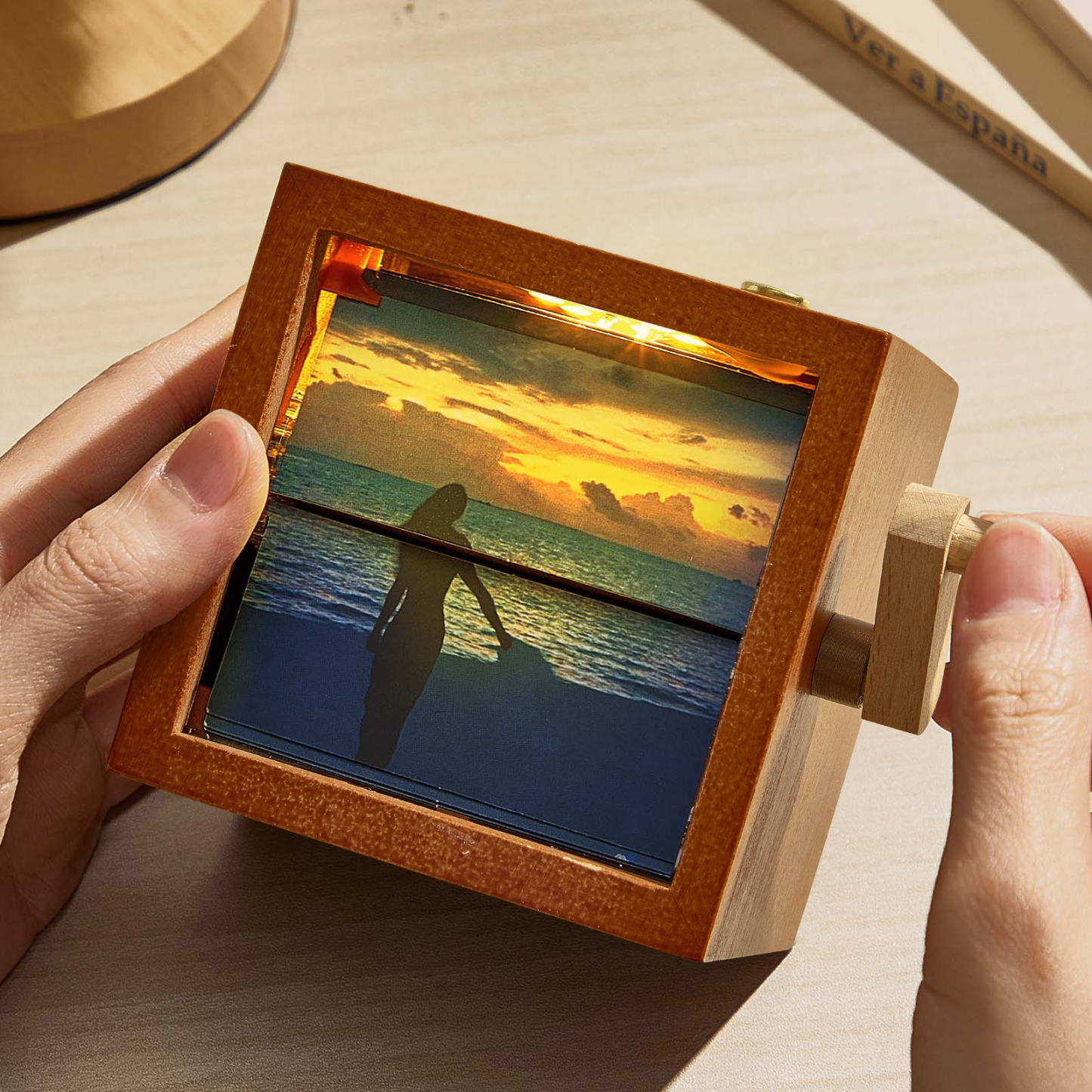 Benutzerdefinierter Foto-Flipbook-Rahmen, Animationsmaschine, mechanisches Fotoalbum mit Handkurbel und leichtem Baby-Foto-Würfelrahmen aus schwarzem Walnussholz, kreatives Geschenk Benutzerdefiniertes Flipbook mit handgekurbelter Filmmaschine