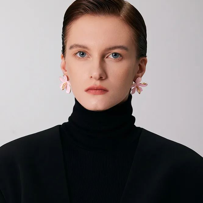 Asymmetrische Große Blumenohrringe Aus Der Peach Blooming Collection - soufeede
