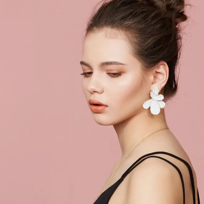 Ohrstecker Aus Der Petals-kollektion Mit Weißen Blütenblättern - soufeede