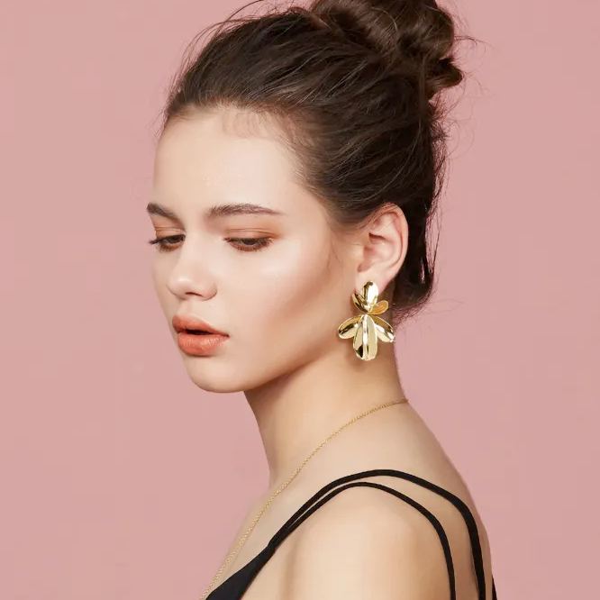 Ohrstecker Aus Der Petals-kollektion Mit Goldenen Blütenblättern - soufeede