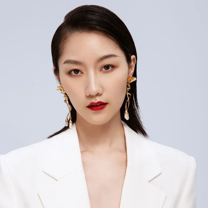 Cosmos-kollektion Mit Faltblumen-ohrringen Mit Einfacher Kurve - soufeede