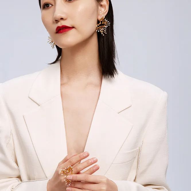 Stamens-kollektion Ring Mit Vier Staubblättern Und Weißer Emaille - soufeede