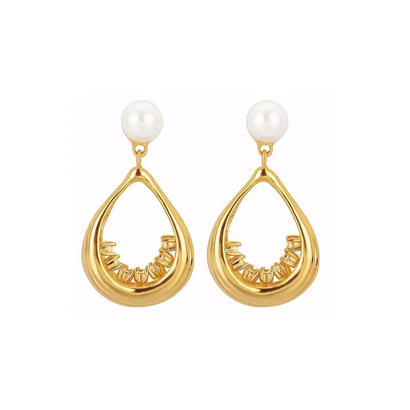 Ohrringe Aus Der Feigenkollektion In Form Mehrerer Samen Mit Weißen Korundperlen - soufeede