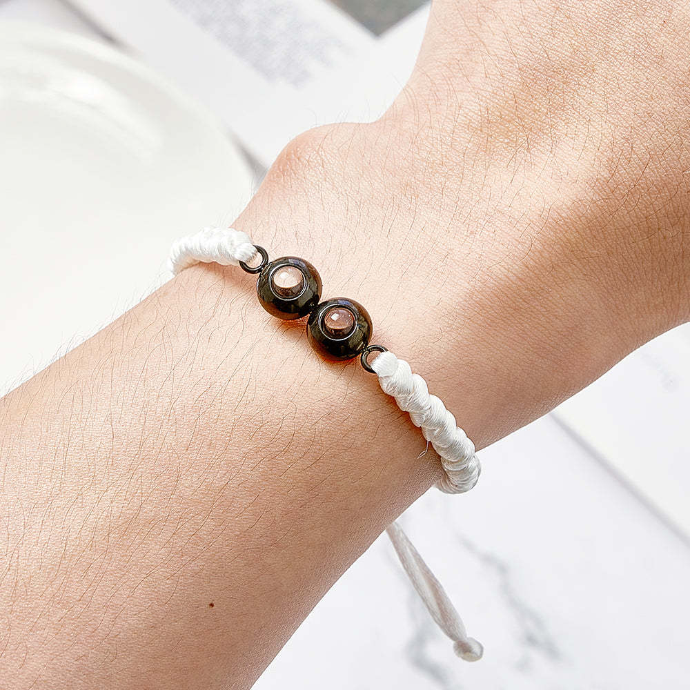 Pulsera De Tejido De Proyección Con Doble Colgante Personalizada, Pulsera Con Foto Personalizada, Regalo Para Pareja Y Familia - soufeeles