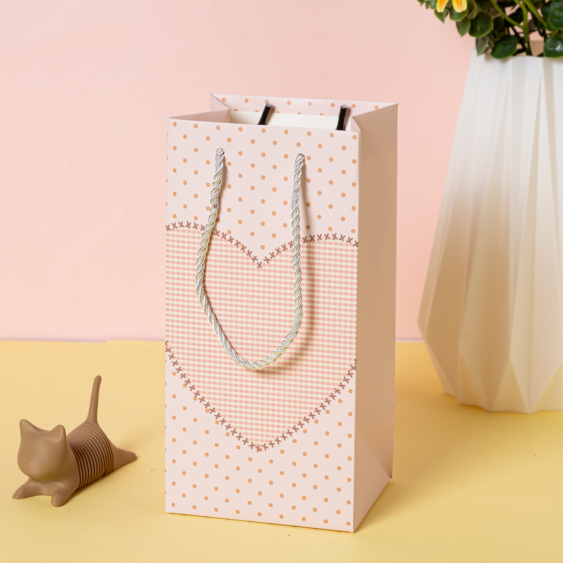 Caja Con Diseño De Corazón (24,5 X 12 X 10 Cm) - soufeeles