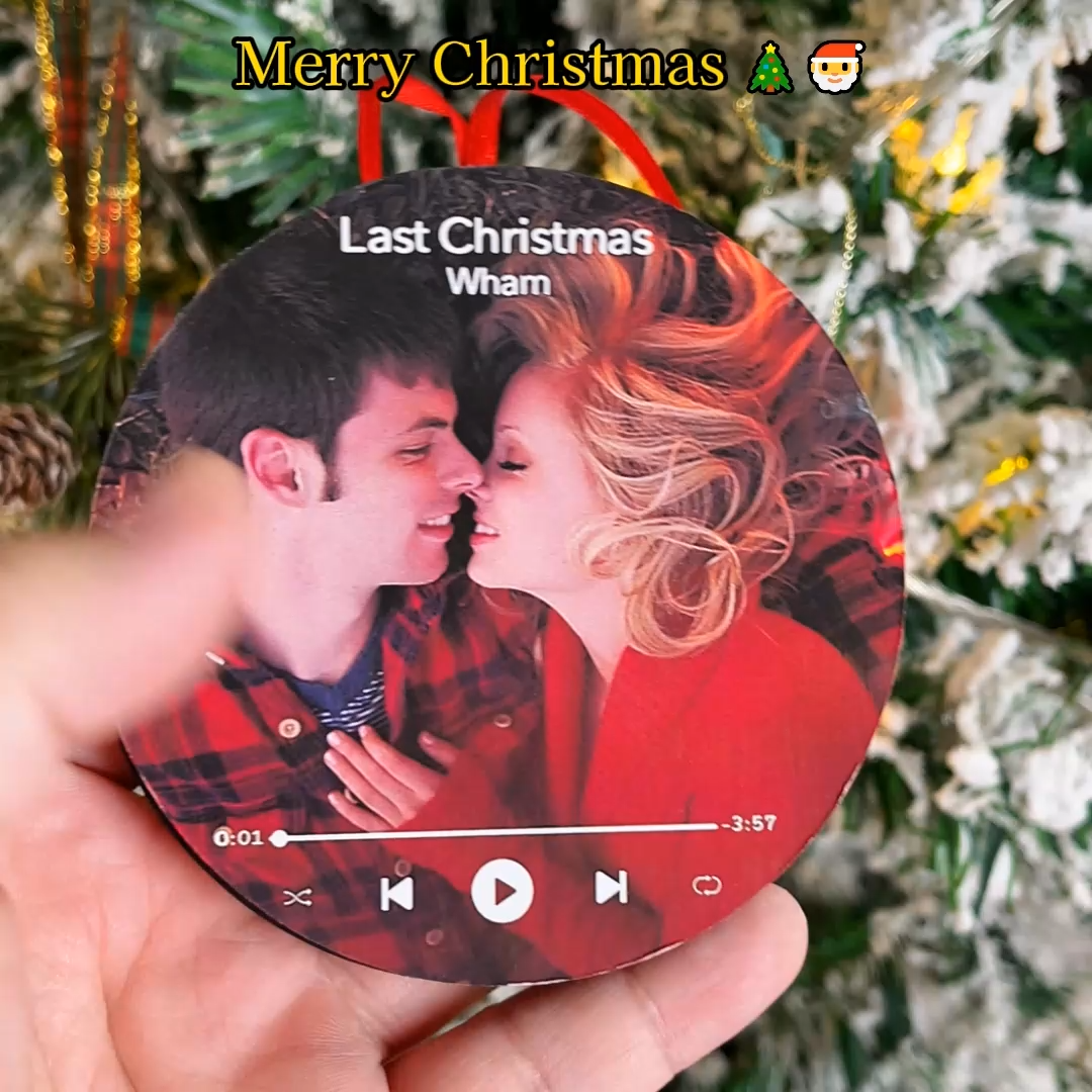 Les Décorations De Noël Personnalisées Avec Musique Et Photo Jouent De La Musique Et Revivent Des Souvenirs Précieux.