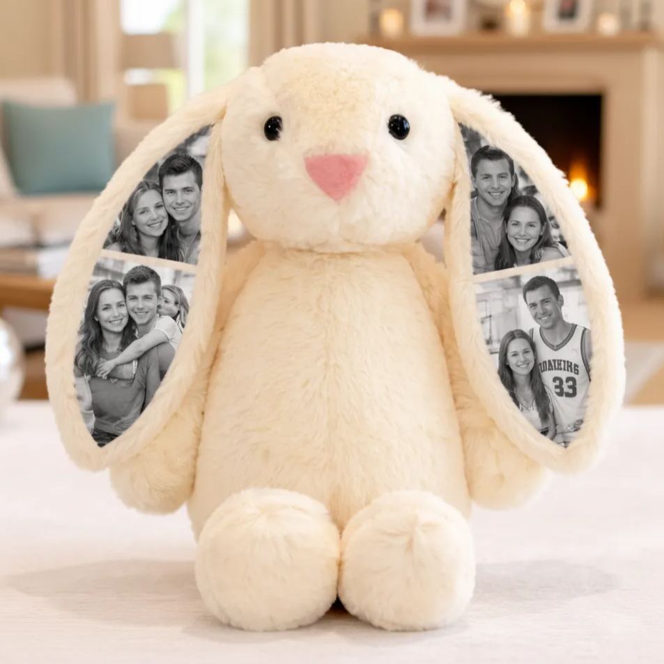 Peluche Lapin Personnalisée avec Photos Cachées dans les Oreilles – Cadeau Unique pour Couple, Anniversaire, Fête des Mères