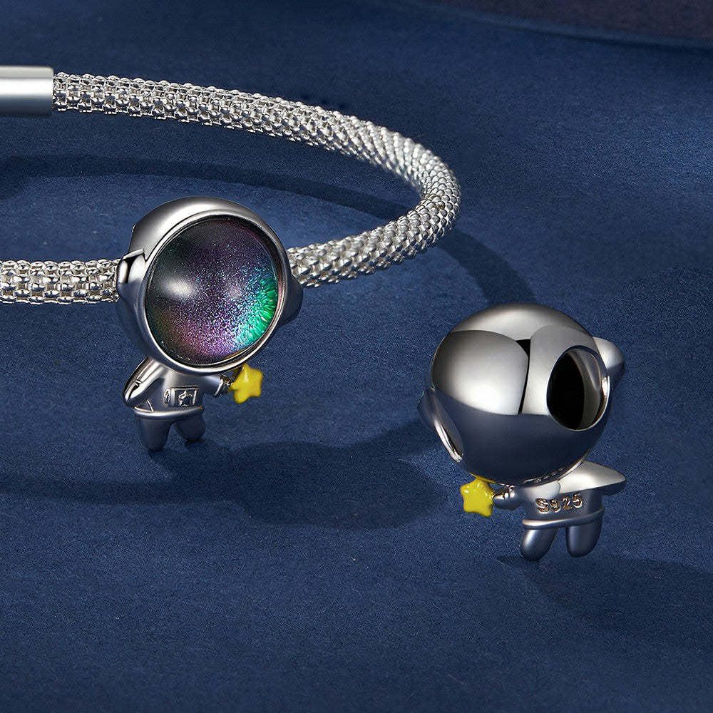 Ciondolo smaltato spaziale astronauta in argento sterling 925 dy1355