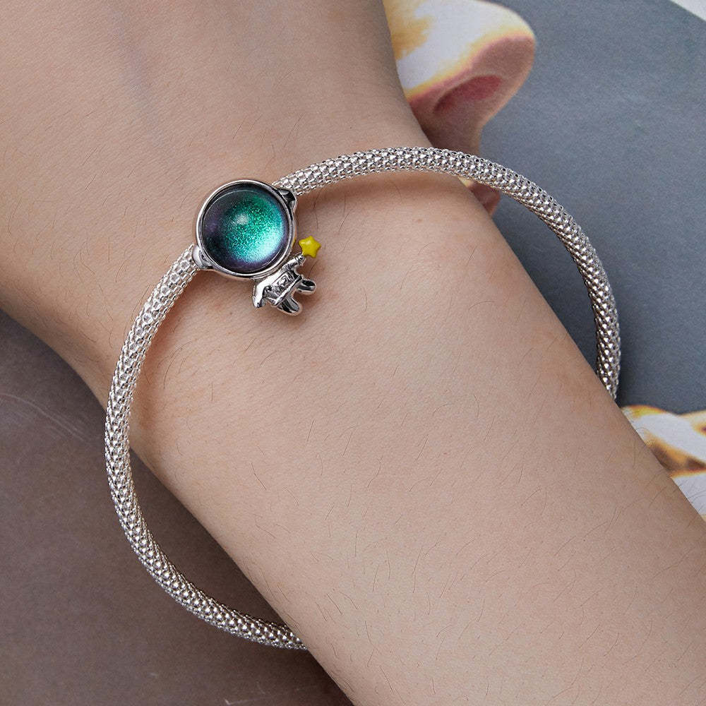 Ciondolo smaltato spaziale astronauta in argento sterling 925 dy1355