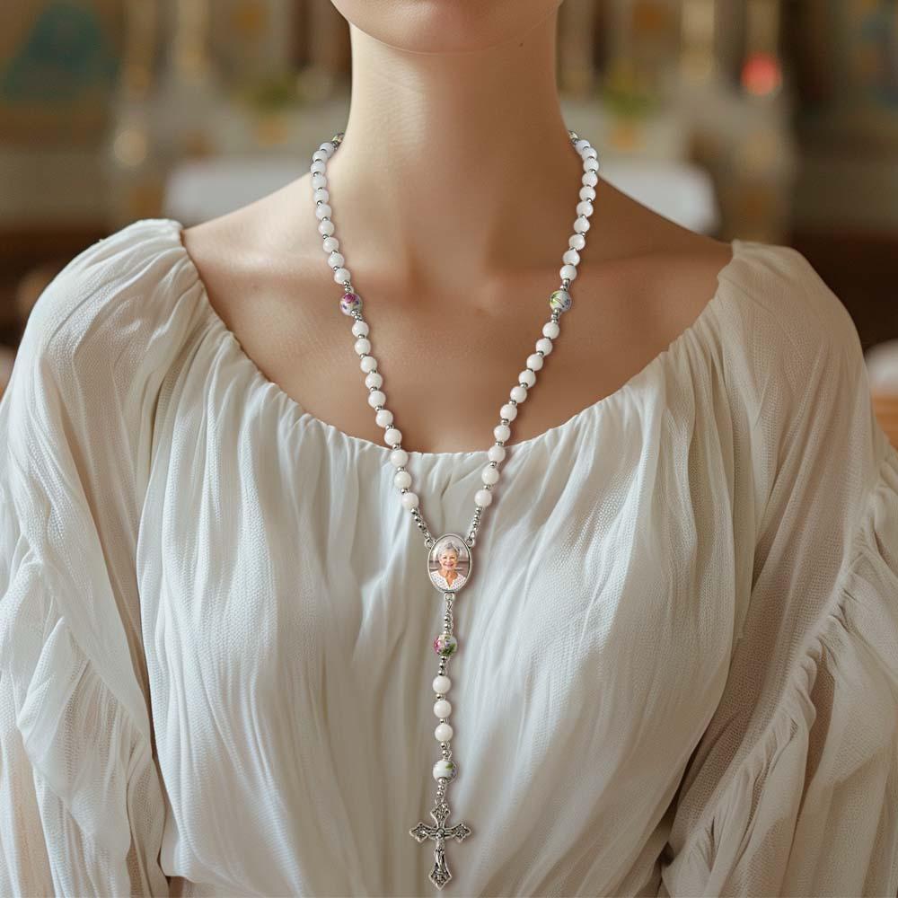 Collana Con Croce Di Perline Di Rosario Personalizzata Collana Con Rosa In Ceramica Personalizzata Con Foto - soufeelit