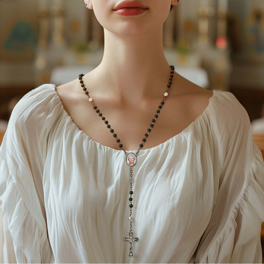 Collana Con Croce Di Perline Di Rosario Personalizzata Collana Di Pietra Vulcanica Personalizzata Con Foto - soufeelit