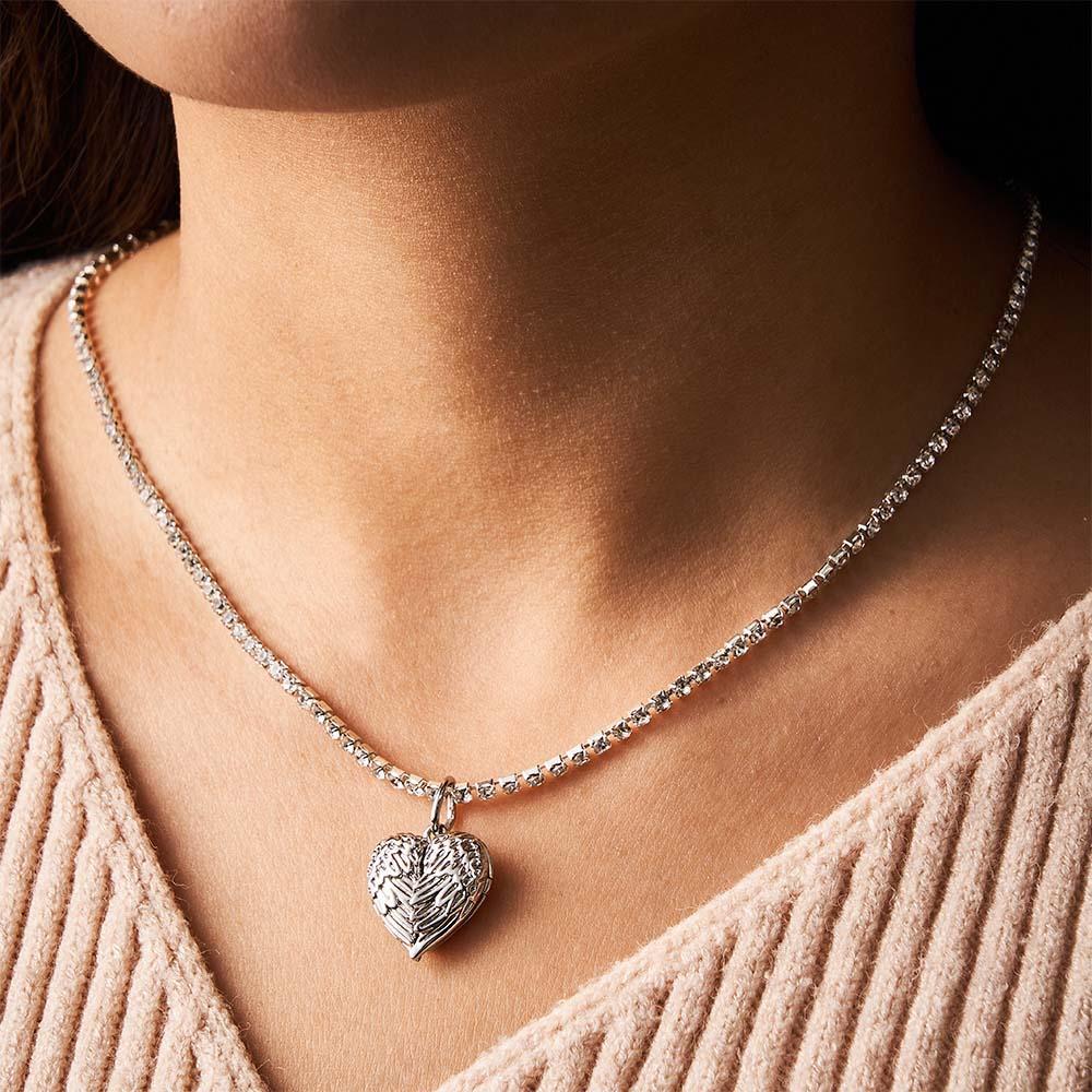 Collana Con Medaglione Con Foto Incidibile, Catena Da Tennis, Cuore Personalizzato, Ali D'angelo, Regalo Per Lei - soufeelit