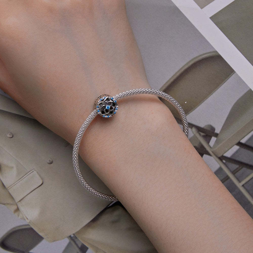 Ciondolo decorativo con fiori cavi e zircone blu, in argento sterling 925 xs2121