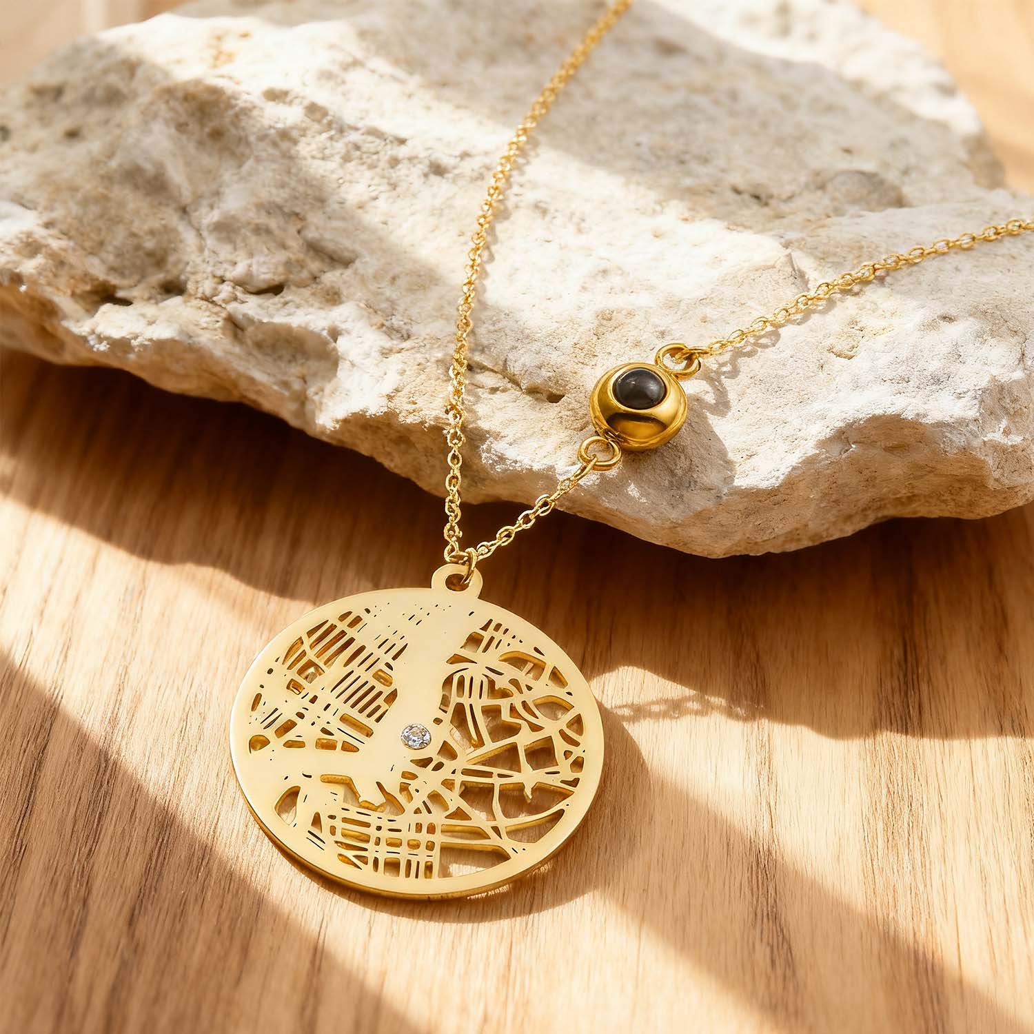 Colar Redondo Personalizado Com Mapa De Lugares Especiais E Pedra Preciosa - Presente Ideal Para Ela, Presente De Aniversário - soufeelbr