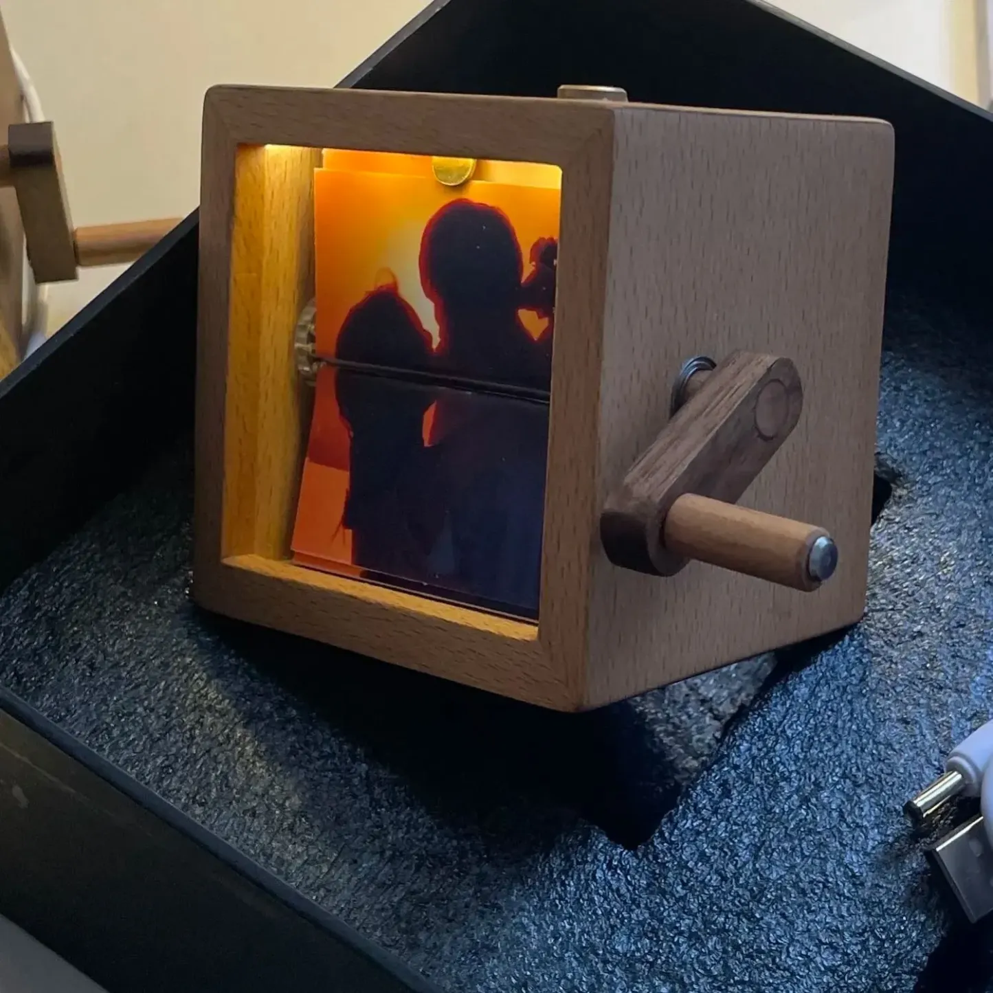Moldura de livro flip personalizado, máquina de animação, álbum de fotos mecânico com manivela, com moldura de cubo de fotos de bebê em nogueira preta clara, presente criativo
