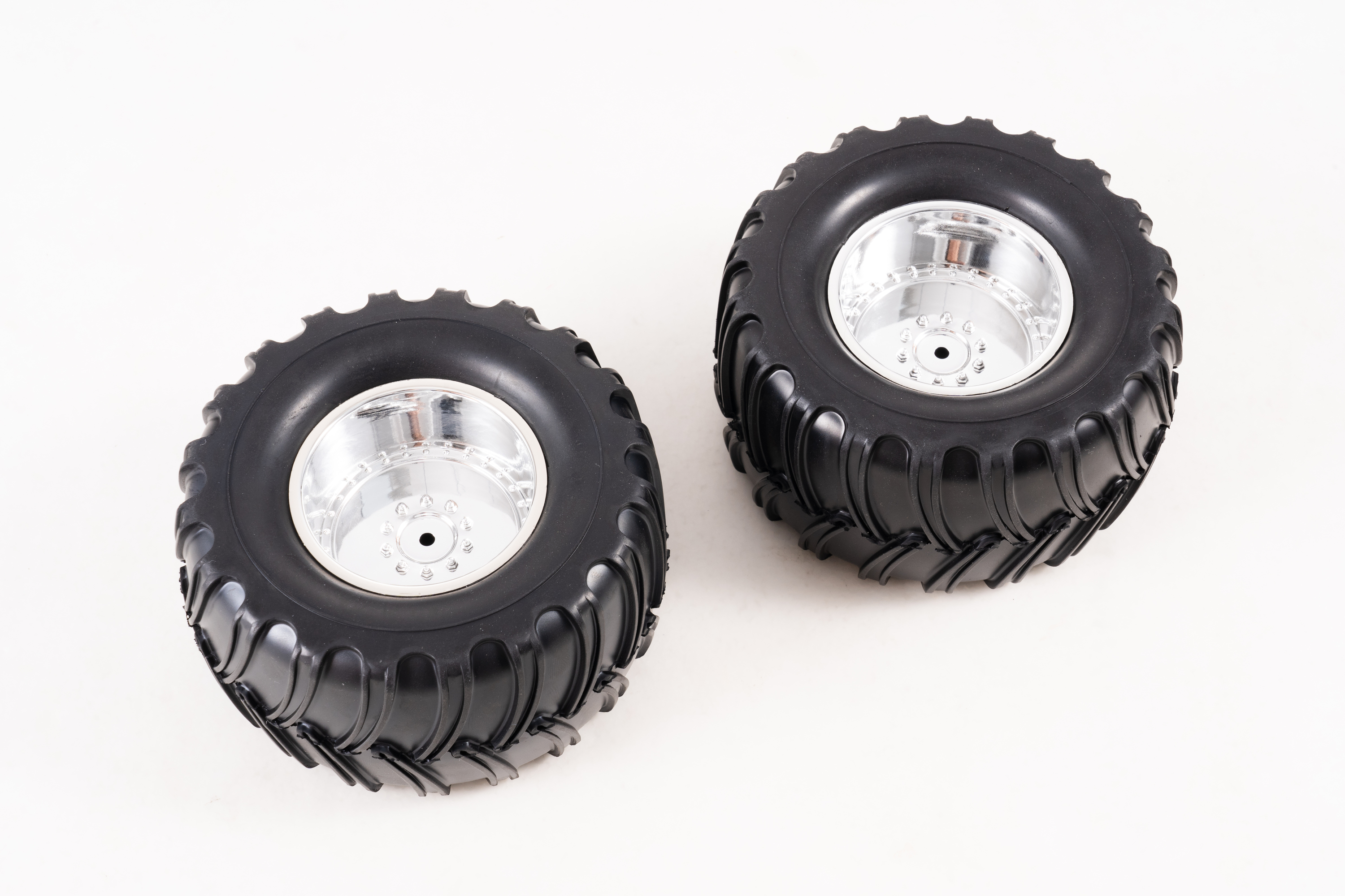 1:10 Ford F100 RS/RTR Wheel and Tire Mounted