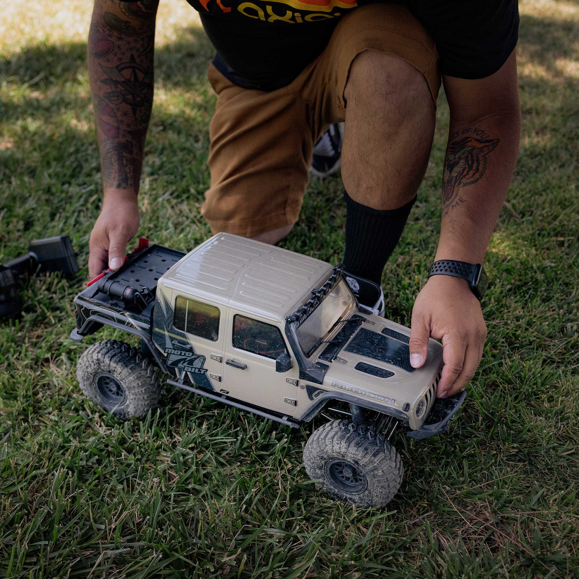 Axial 1/10 Axial SCX10 III Jeep JT Gladiator 4X4 RTR Brushed Rock Crawler-AXI-2443T1/AXI-2443T2