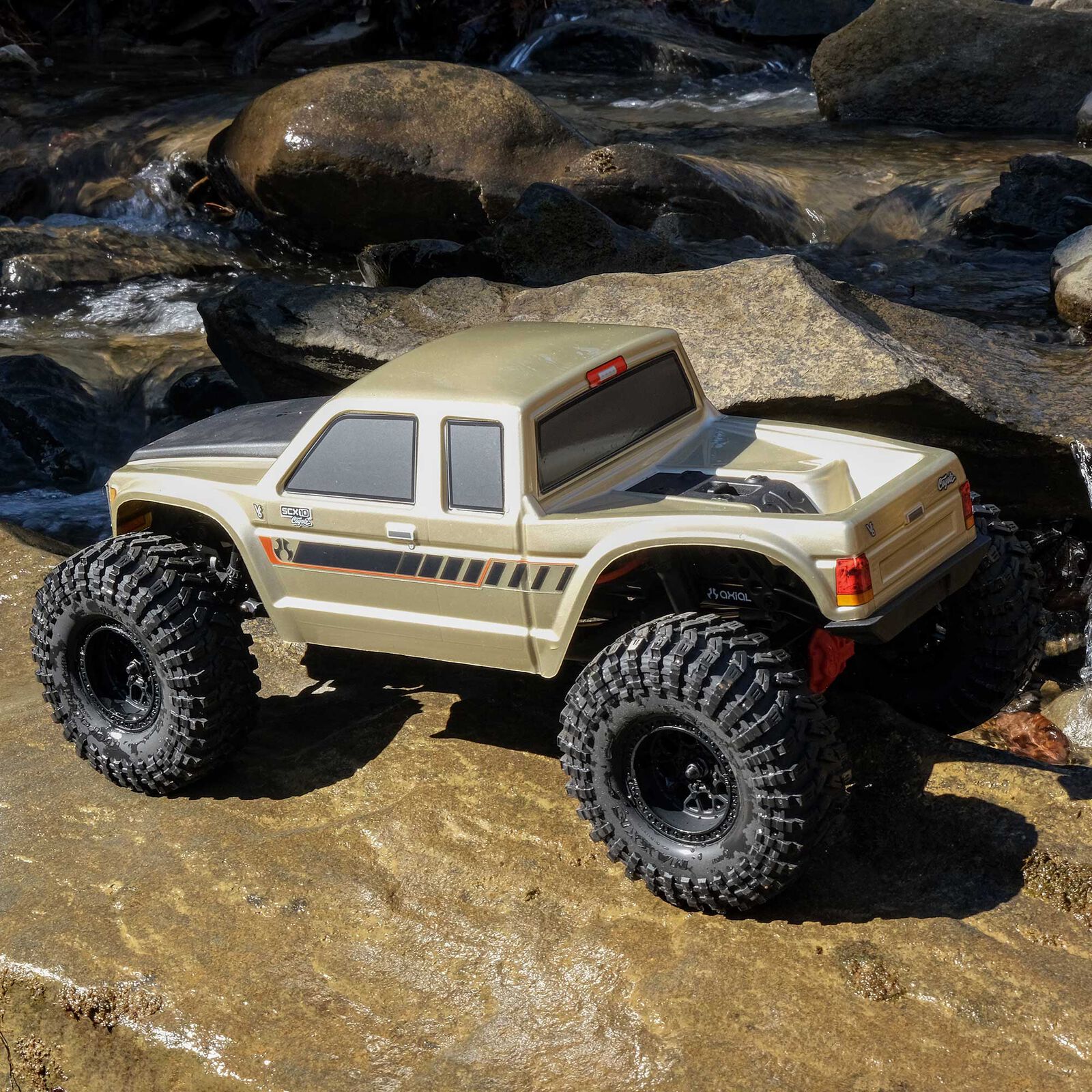 Axial 1/10 SCX10 III Coyote 4X4 RTR Rock Crawler (Battery & Charger Included), Gold-AXI-3071