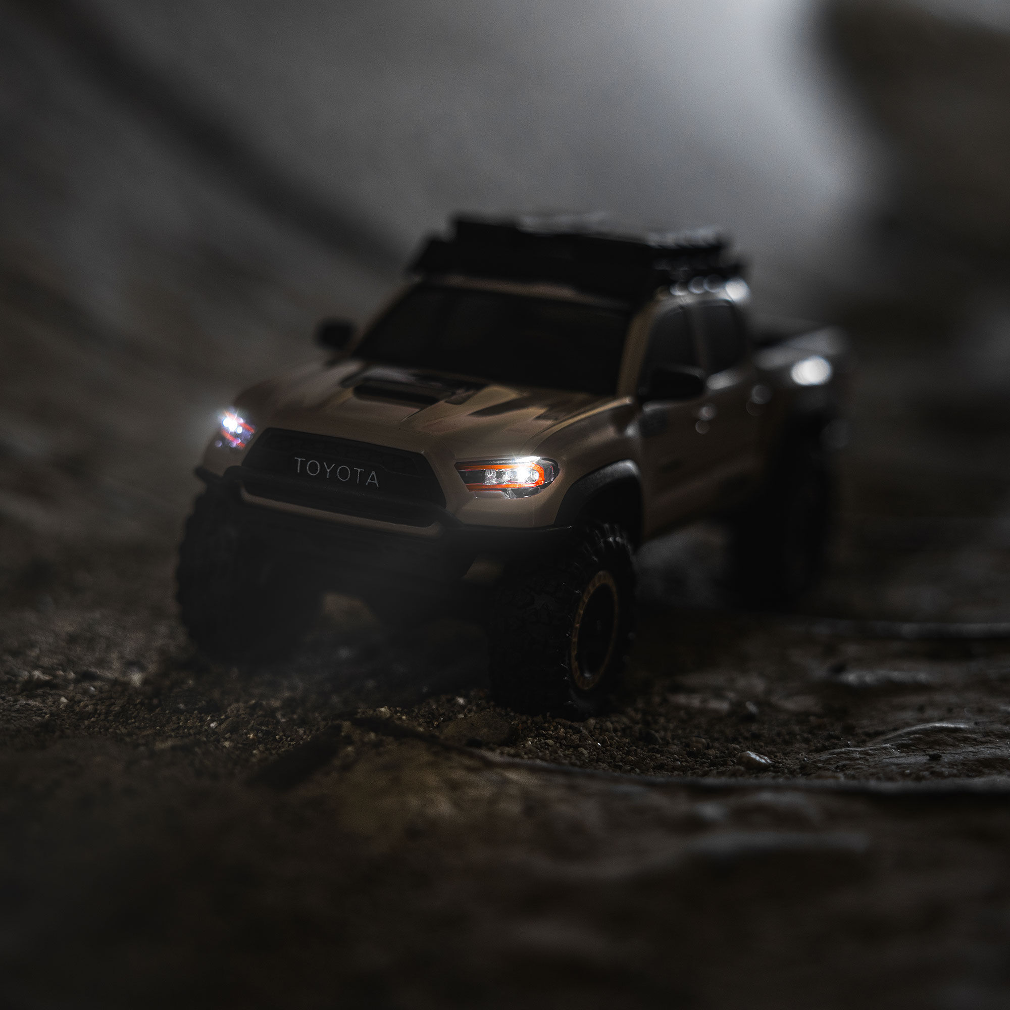 Axial 1:30 SCX30 Toyota Tacoma TRD Pro Extreme Off-Road 4X4 RTR Brushed Rock Crawler-AXI-3289T2