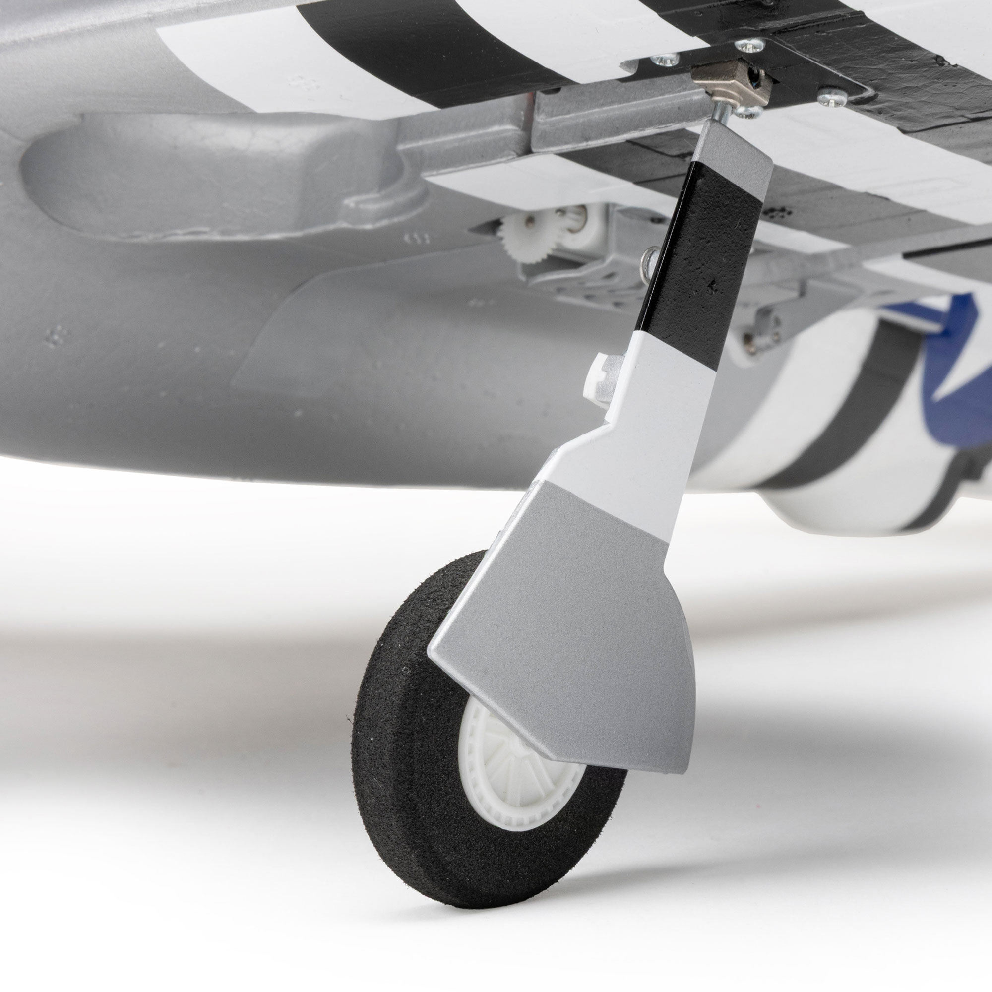 E-flite Micro P-47 Thunderbolt 625mm BNF Basic with AS3X+ and SAFE Select-EFL07050