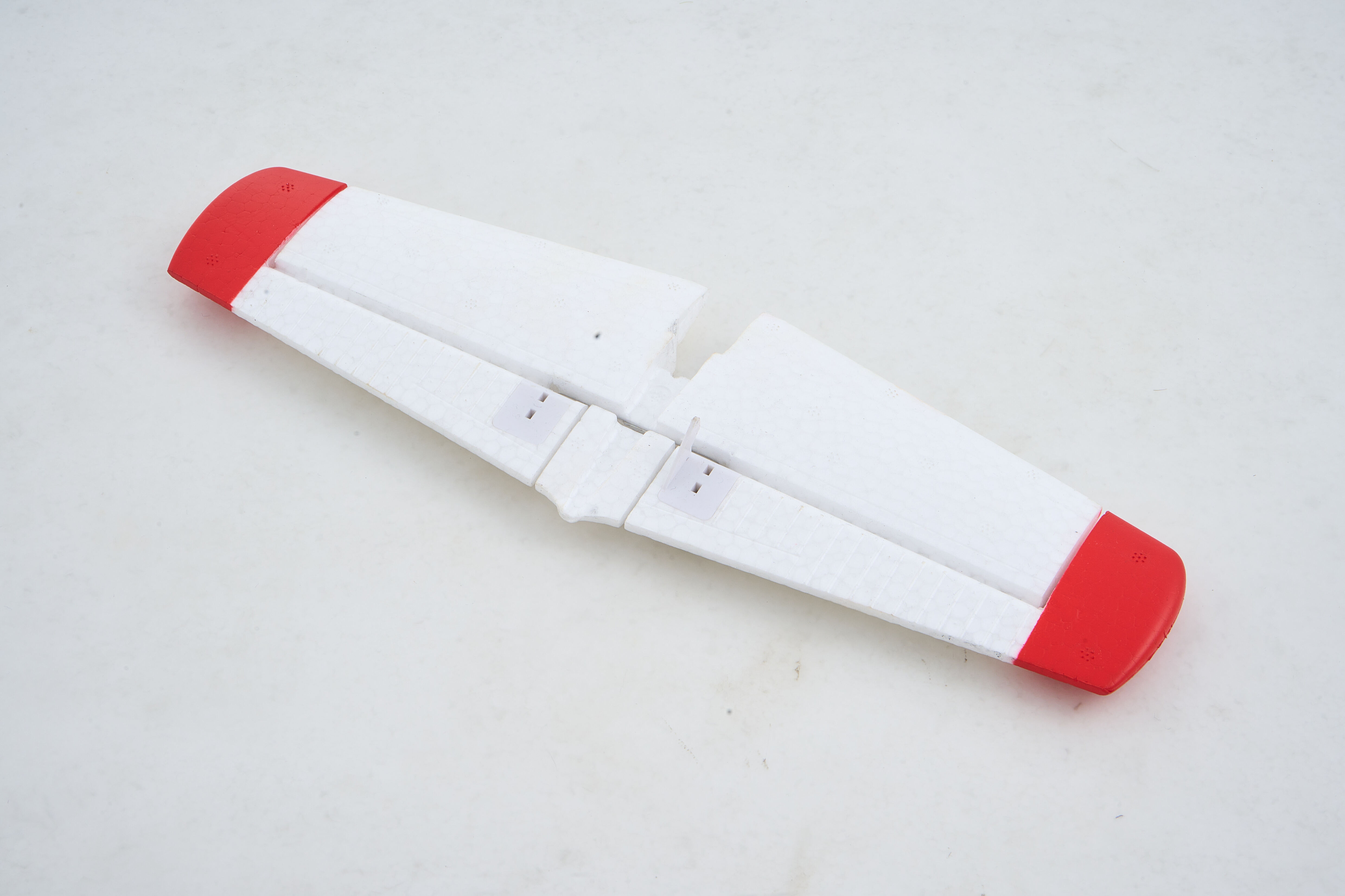 800mm Beaver Horizontal Stabilizer Red