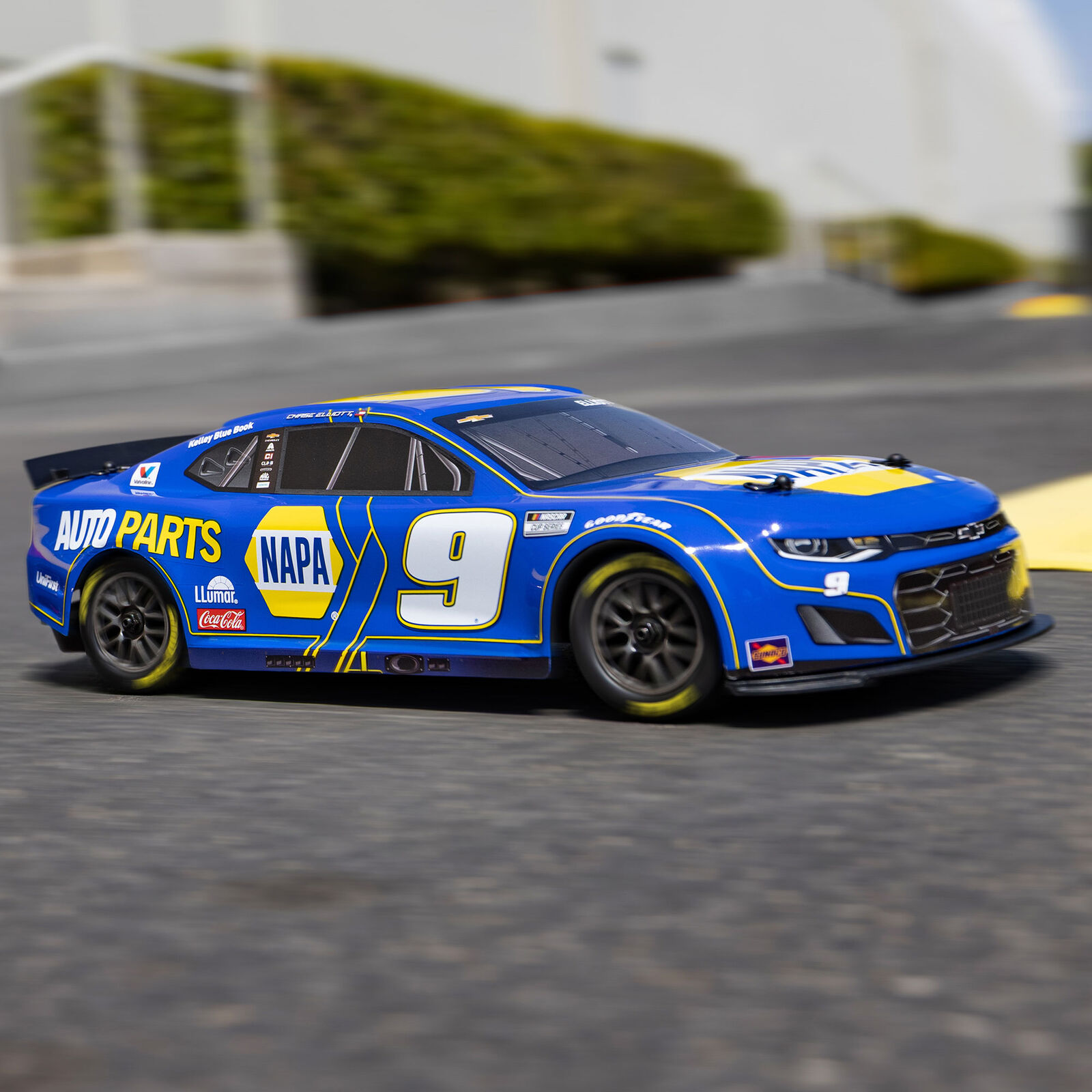 Losi 1:12 NASCAR RC Race Car Kyle Larson No.5 Valvoline 2025 Chevrolet Camaro ZL1 2S AWD RTR Brushed On-Road-LOS1122505
