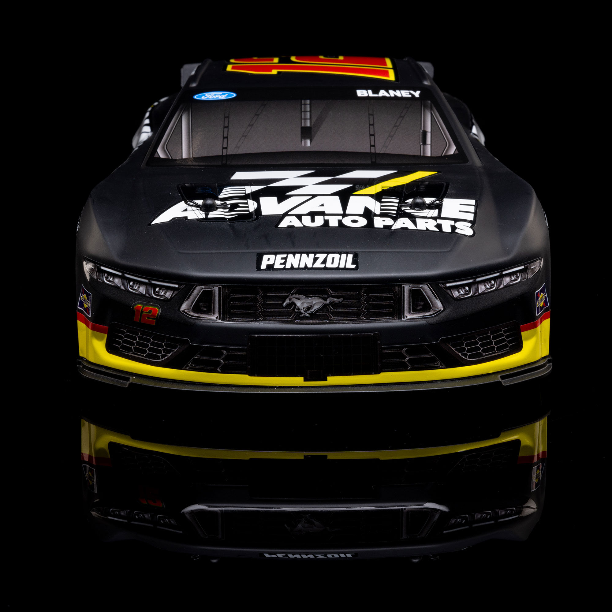 Losi 1:12 NASCAR RC Race Car Kyle Larson No.5 Valvoline 2025 Chevrolet Camaro ZL1 2S AWD RTR Brushed On-Road-LOS1122505