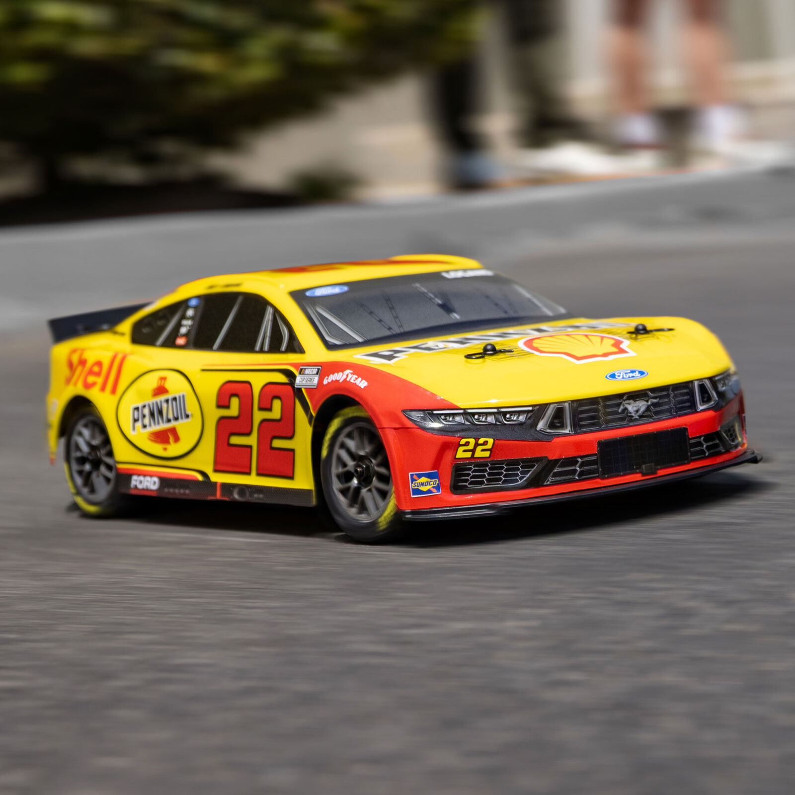 Losi 1:12 NASCAR RC Race Car Kyle Larson No.5 Valvoline 2025 Chevrolet Camaro ZL1 2S AWD RTR Brushed On-Road-LOS1122505