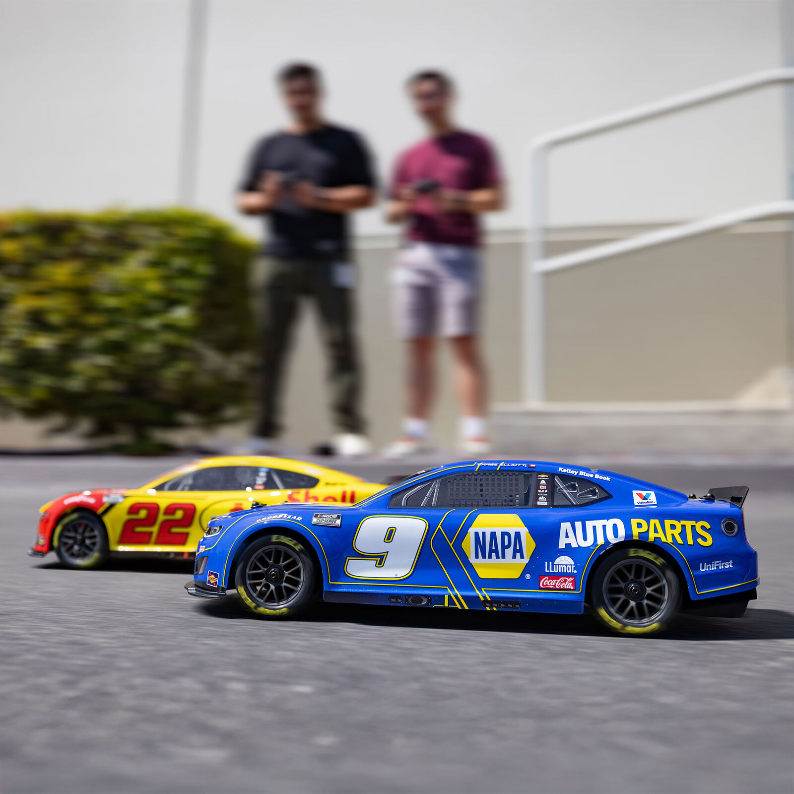 Losi 1:12 NASCAR RC Race Car Kyle Larson No.5 Valvoline 2025 Chevrolet Camaro ZL1 2S AWD RTR Brushed On-Road-LOS1122505