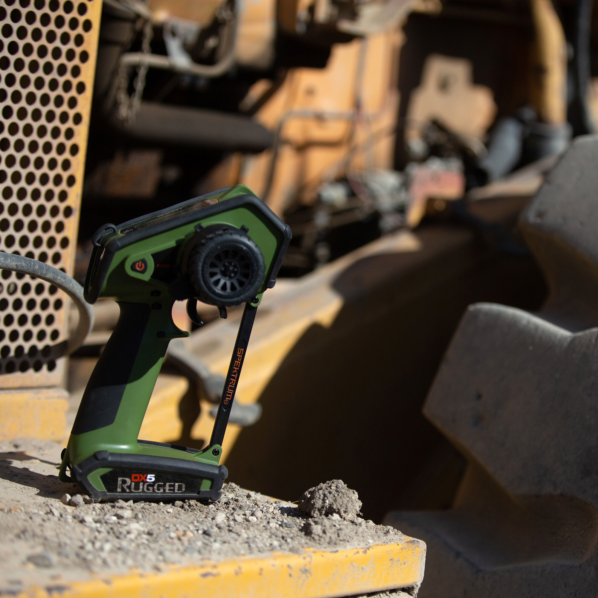 Spektrum DX5 Rugged DSMR TX Only International, Green-SPMR5200GEU