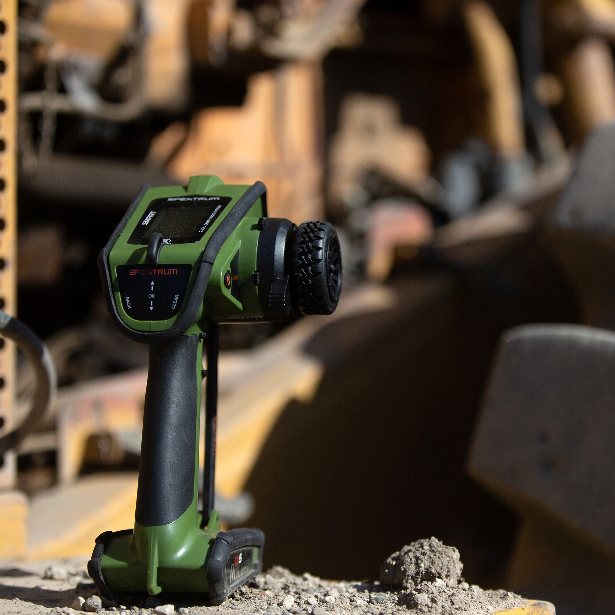 Spektrum DX5 Rugged DSMR TX Only International, Green-SPMR5200GEU