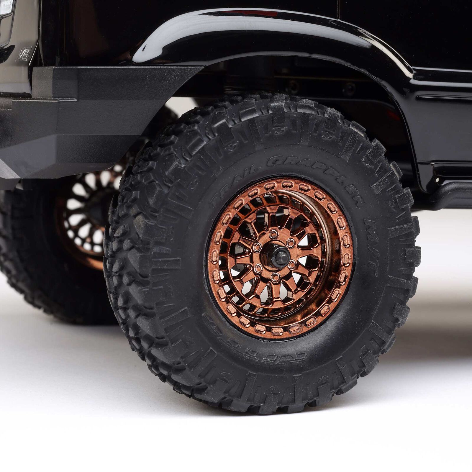 Axial 1:24 SCX24 Lexus GX 470 4X4 RTR Brushed Rock Crawler w/Battery&Charger, Silver&White-AXI-1532T2