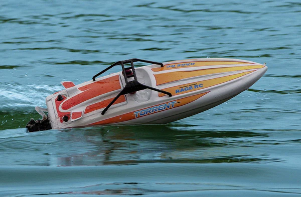 Rage R/C - Torrent 450BL RTR Jet Boat-RGRB1500/RGRB1501