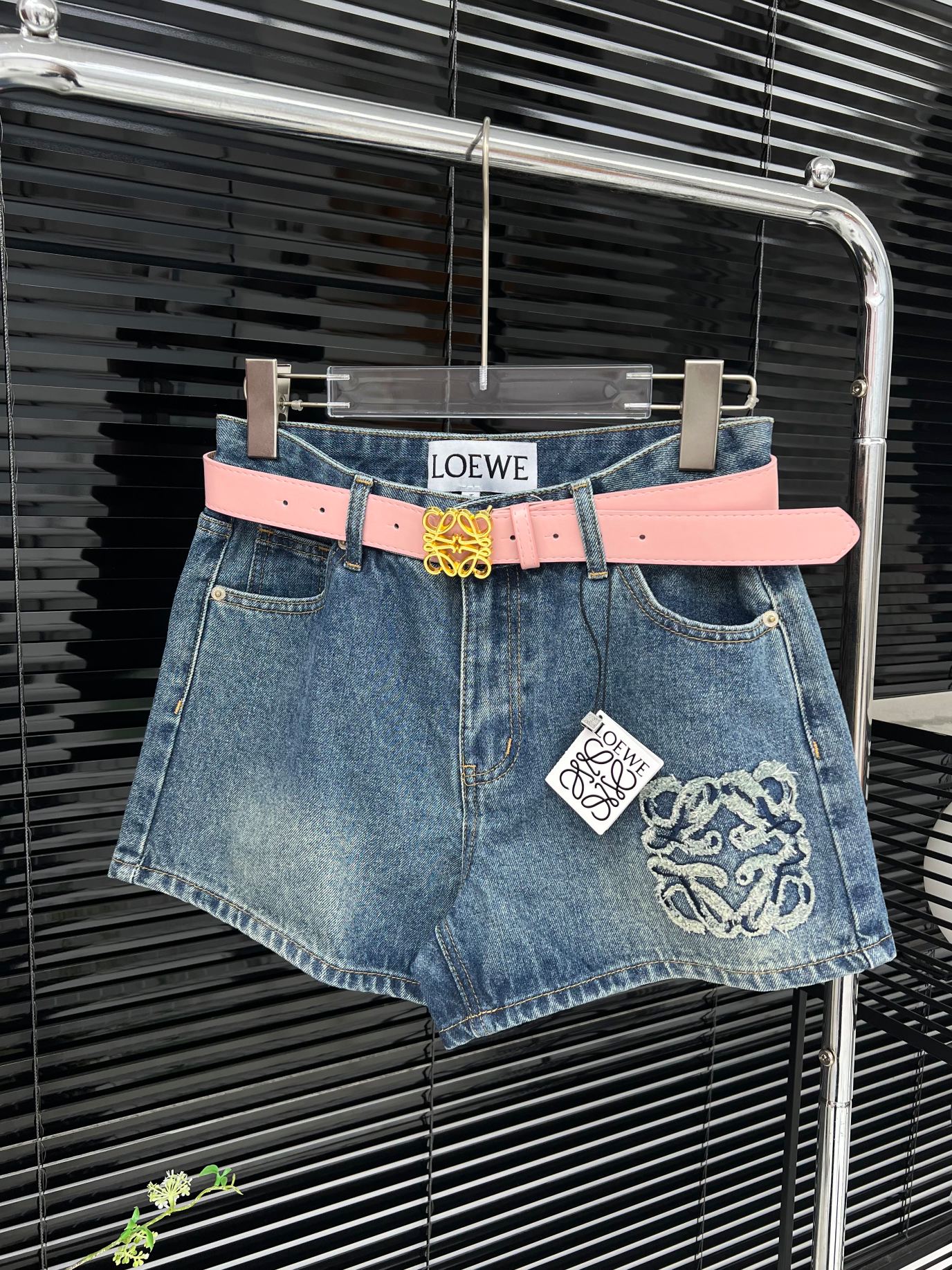LOEWE belt patch embroidered LOGO women's shorts (with belt)