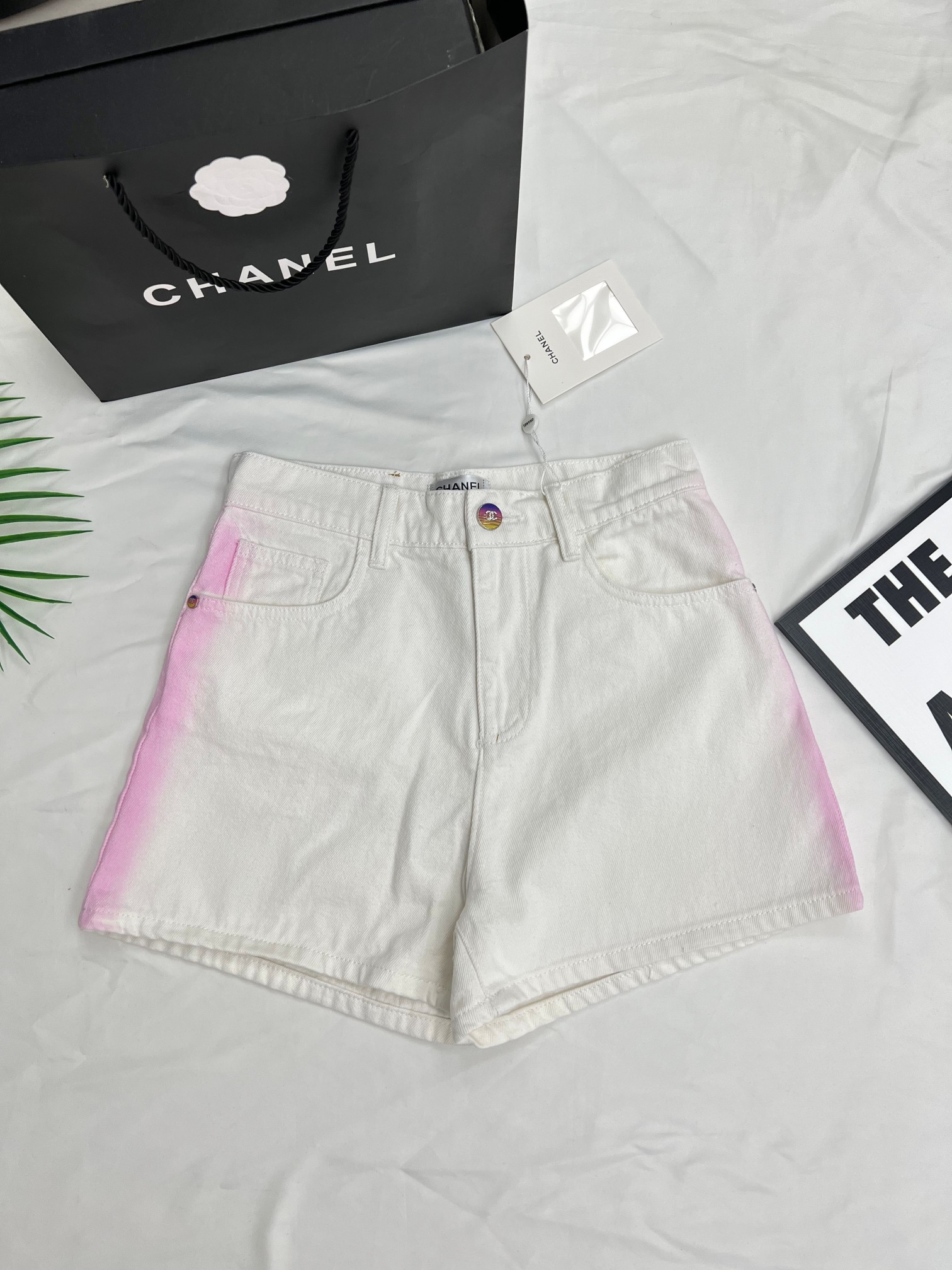Chanel pink side gradient women's shorts