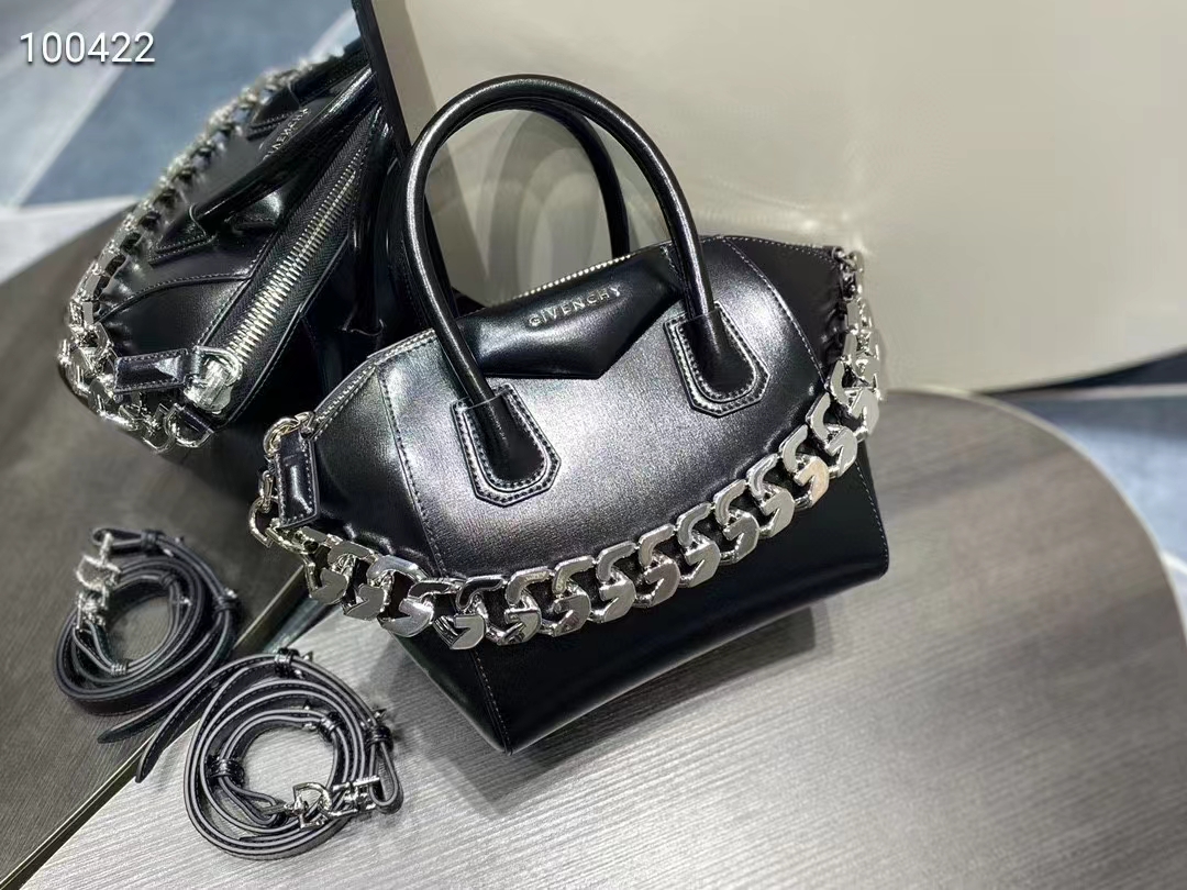 Givenchy Antigona motoring handbags totebag with metal chain