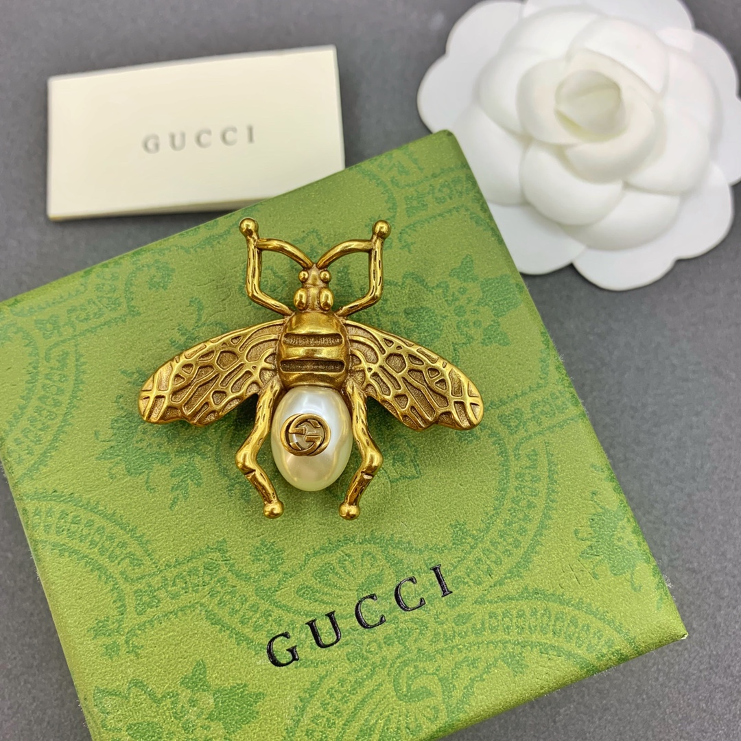 Gucci brooch